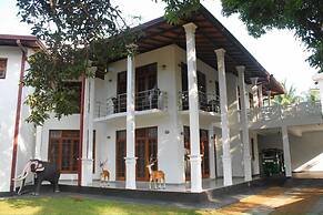 Mahakumara White House Hotel