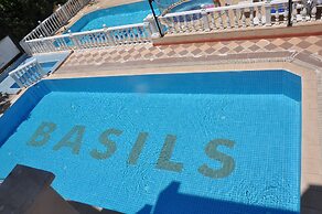 Basil's Apart Hotel