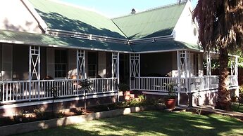 Housemartin Guest Lodge