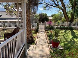 Housemartin Guest Lodge