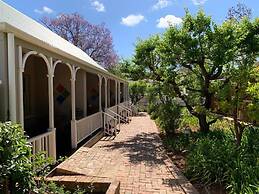 Housemartin Guest Lodge