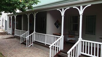 Housemartin Guest Lodge