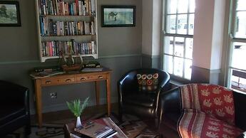 Housemartin Guest Lodge