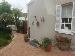 Housemartin Guest Lodge