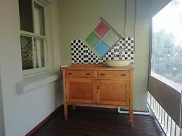 Housemartin Guest Lodge