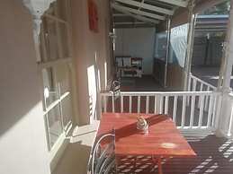 Housemartin Guest Lodge