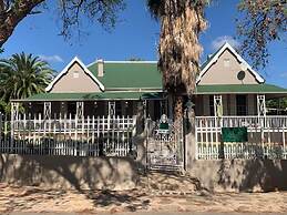 Housemartin Guest Lodge