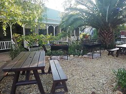 Housemartin Guest Lodge