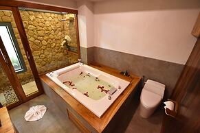 The Nine Thipthara Klongson Resort