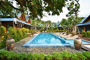 The Nine Thipthara Klongson Resort