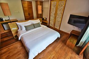 The Nine Thipthara Klongson Resort