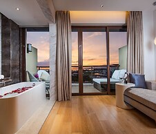 Thousand Cranes Sanya Yazhou Bay Int'l Exchange Centre