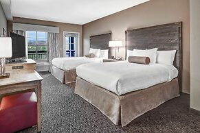 Black Fox Lodge Pigeon Forge, Tapestry Collection by Hilton