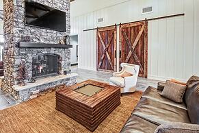 Black Fox Lodge Pigeon Forge, Tapestry Collection by Hilton