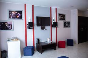 Rock Hotel First Line