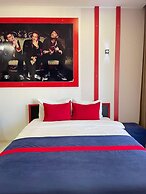Rock Hotel First Line