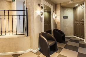 Mikhail Strogov Hotel