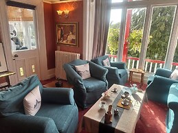 The Robin Hill Hotel