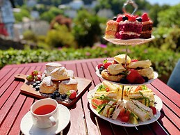 The Robin Hill Hotel