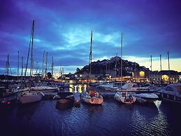 The Robin Hill Hotel