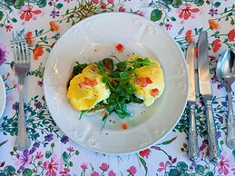 The Robin Hill Hotel