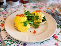 The Robin Hill Hotel