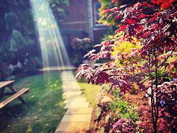 The Robin Hill Hotel