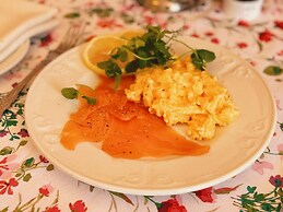 The Robin Hill Hotel