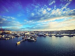 The Robin Hill Hotel