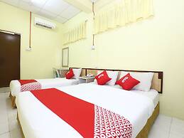 Super OYO 89651 Harmoni Hotel