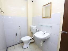 Super OYO 89651 Harmoni Hotel