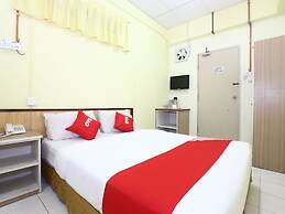 Super OYO 89651 Harmoni Hotel