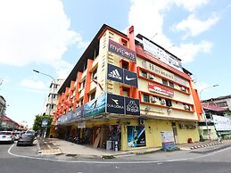 Super OYO 89651 Harmoni Hotel