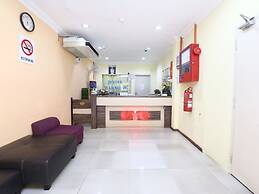 Super OYO 89651 Harmoni Hotel
