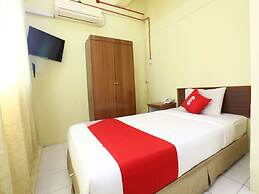 Super OYO 89651 Harmoni Hotel