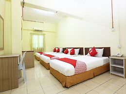 Super OYO 89651 Harmoni Hotel