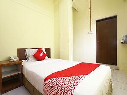 Super OYO 89651 Harmoni Hotel