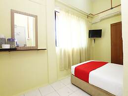 Super OYO 89651 Harmoni Hotel