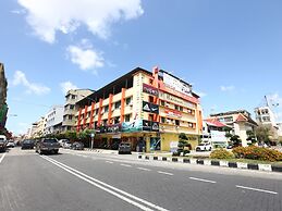 Super OYO 89651 Harmoni Hotel