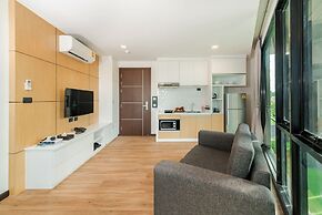 Pause and Play Hotel