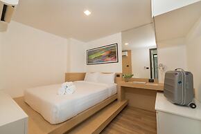 Pause and Play Hotel