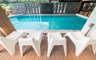 Pause and Play Hotel