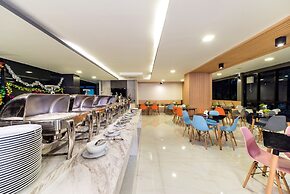 Pause and Play Hotel