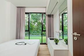 Pause and Play Hotel