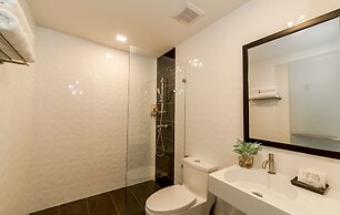 Pause and Play Hotel