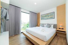 Pause and Play Hotel