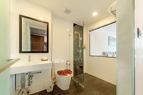 Pause and Play Hotel