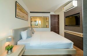 Pause and Play Hotel