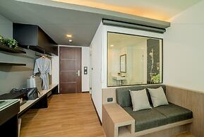 Pause and Play Hotel