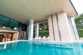 Pause and Play Hotel